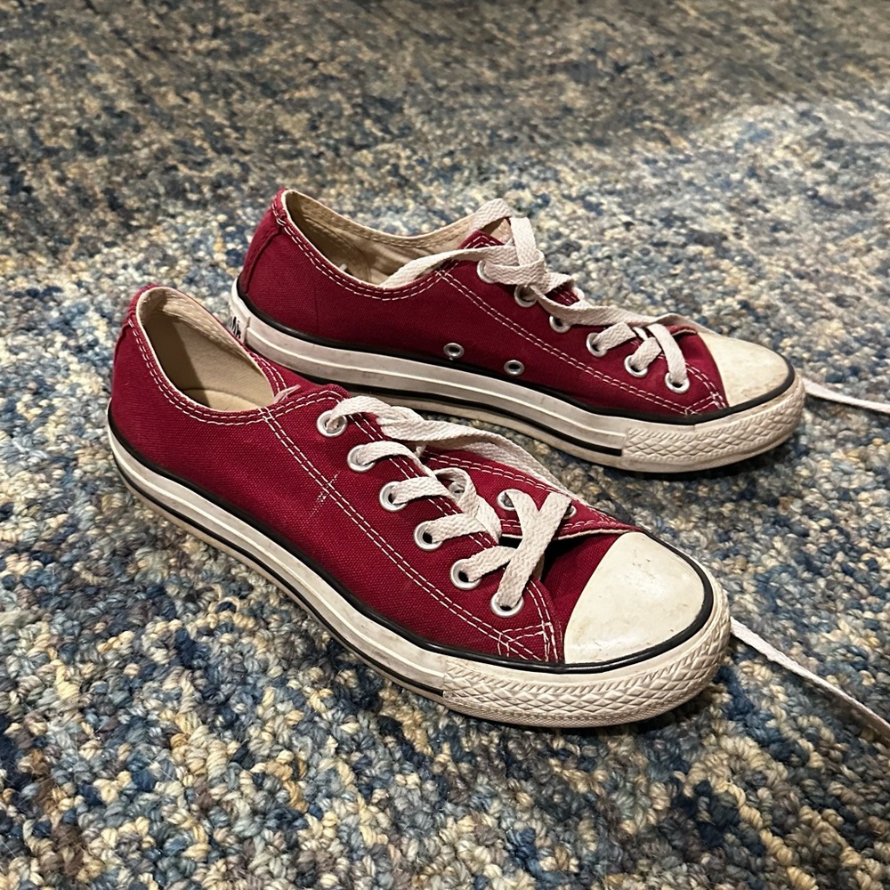 Converse Classic maroon women’s  Sneakers us7
